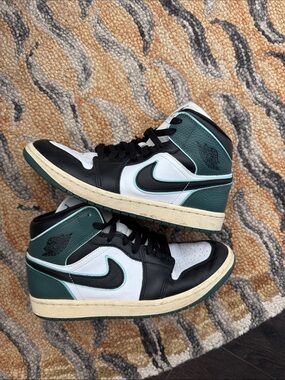 NIKE JORDAN High Top Black Green Emerald Sneaker 9